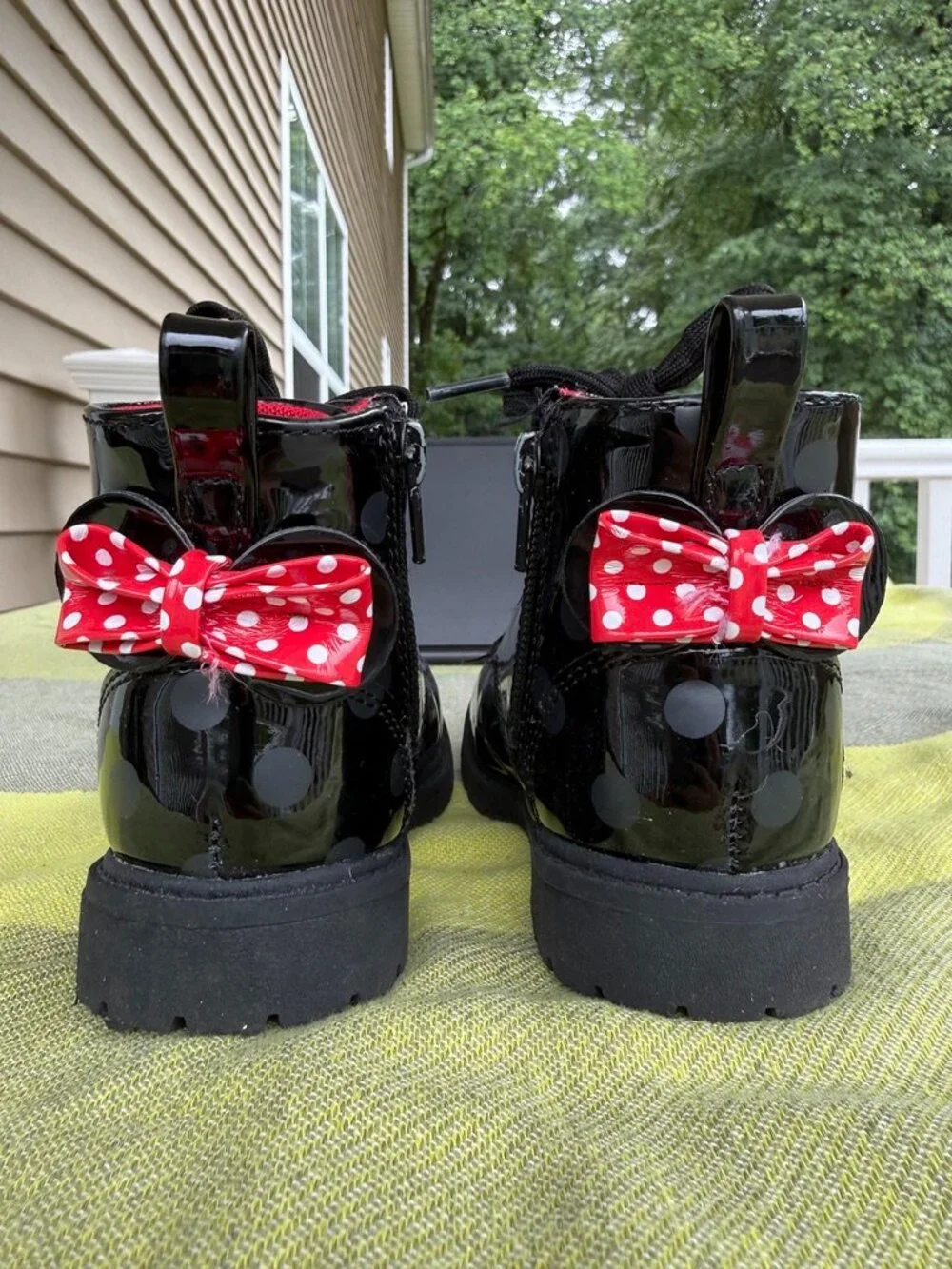 Disney Minnie Mouse Black Patent Polka Dot Combat Boots Girls Size 9
